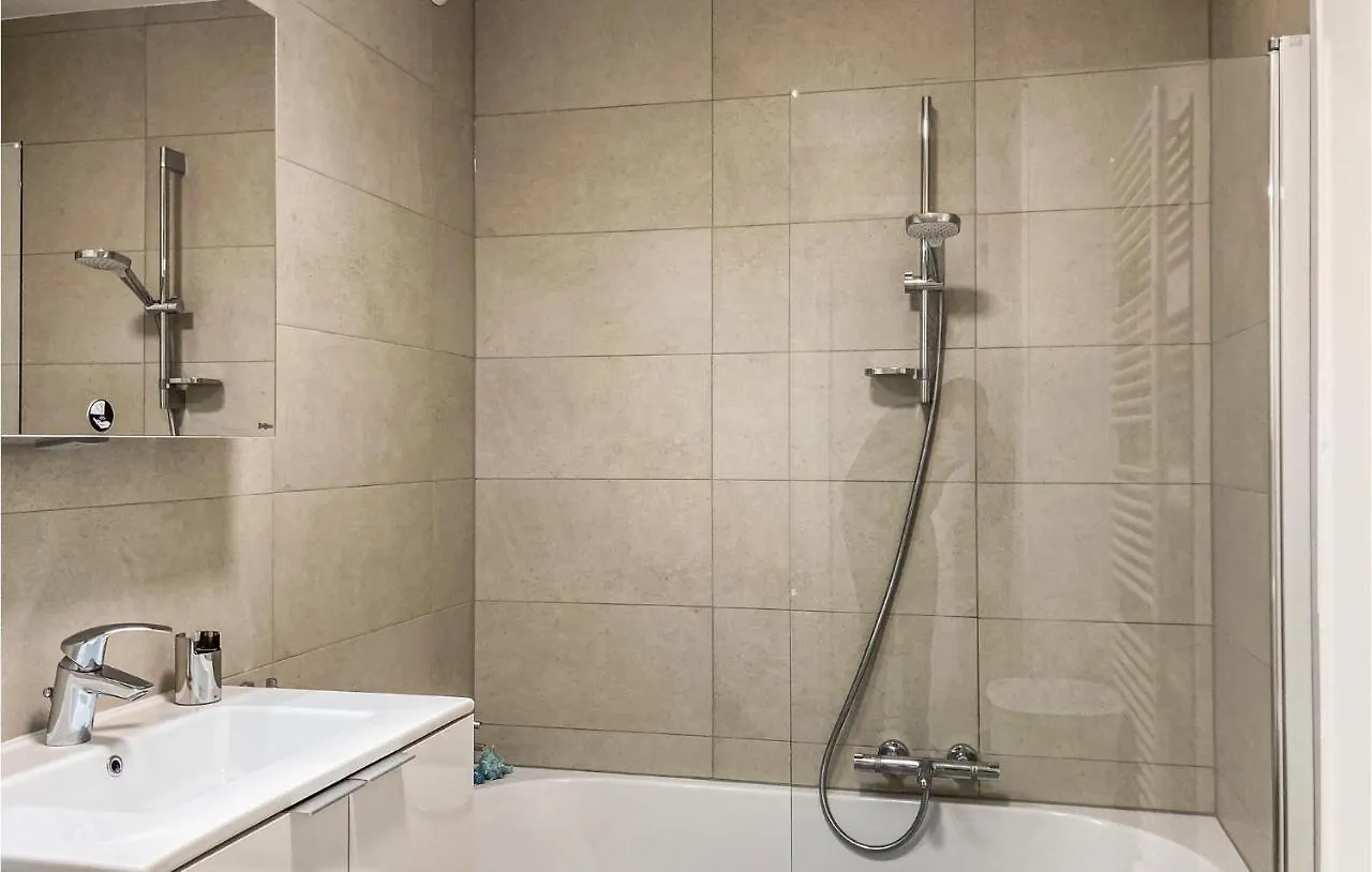 Stunning Apartment In Oostende With Wifi 0*, 오스텐드
